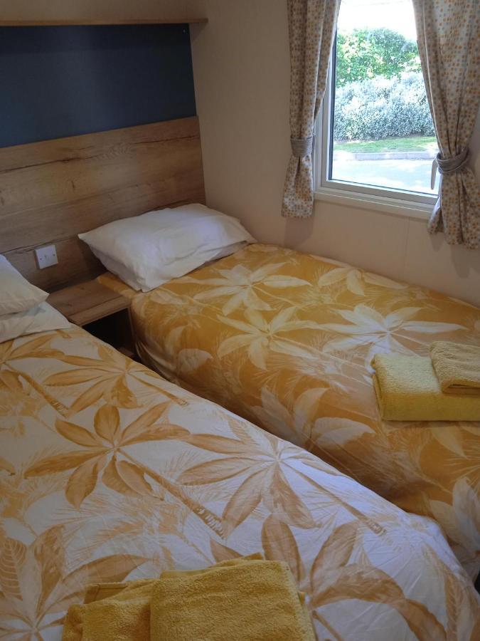 Chalet, Balcony, Bbq, Sleeps 6, Apartment Lytchett Minster Bagian luar foto