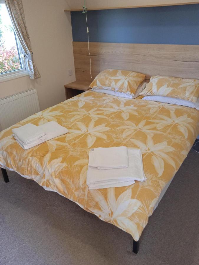 Chalet, Balcony, Bbq, Sleeps 6, Apartment Lytchett Minster Bagian luar foto