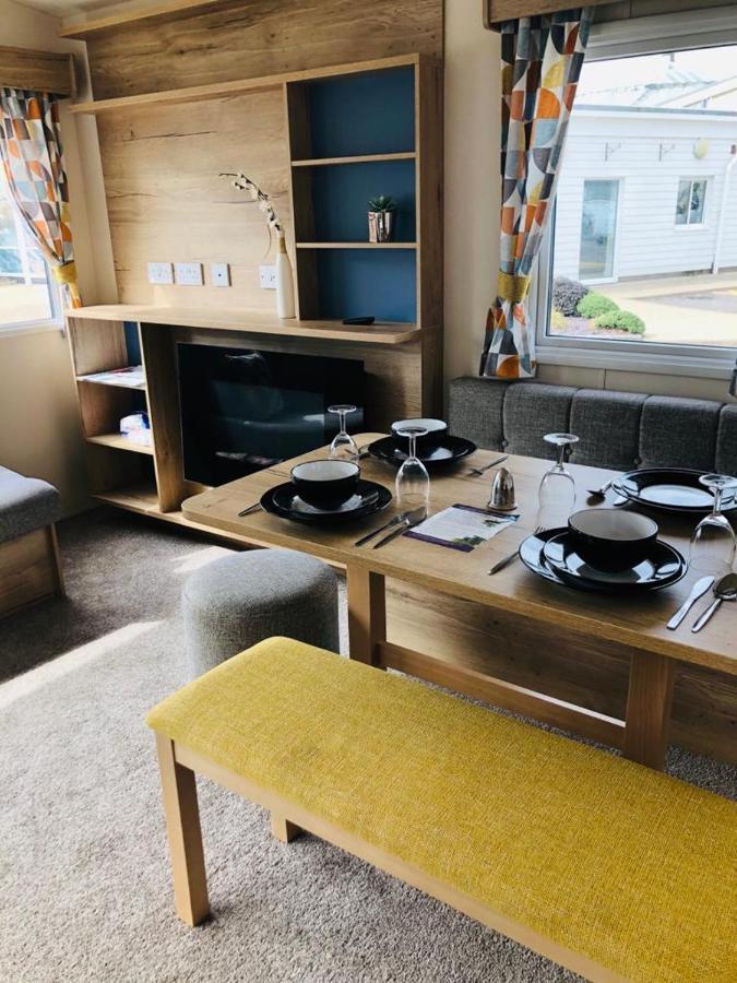 Chalet, Balcony, Bbq, Sleeps 6, Apartment Lytchett Minster Bagian luar foto